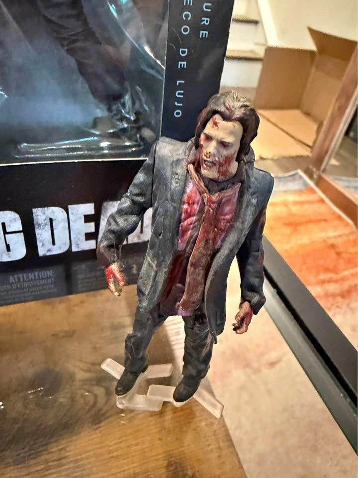 Walking dead 2 posable action figures and novel