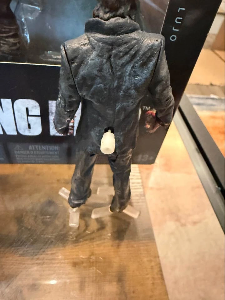 Walking dead 2 posable action figures and novel - photo 2