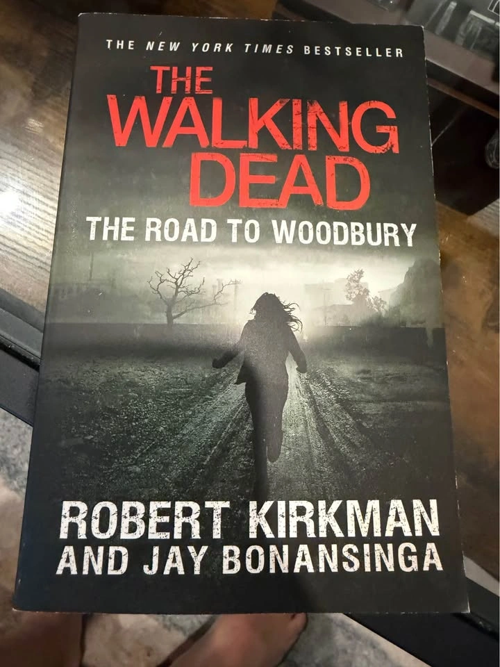 Walking dead 2 posable action figures and novel - photo 4