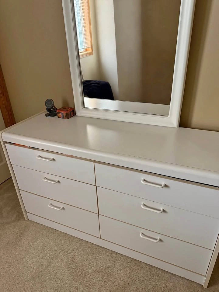 White 6-Drawer Dresser with Mirror