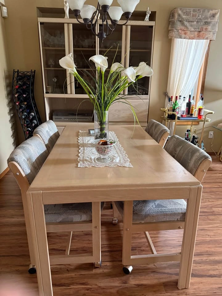 Light Wood Dining Table with 4 Caster Chairs and 3 display hutch - photo 3