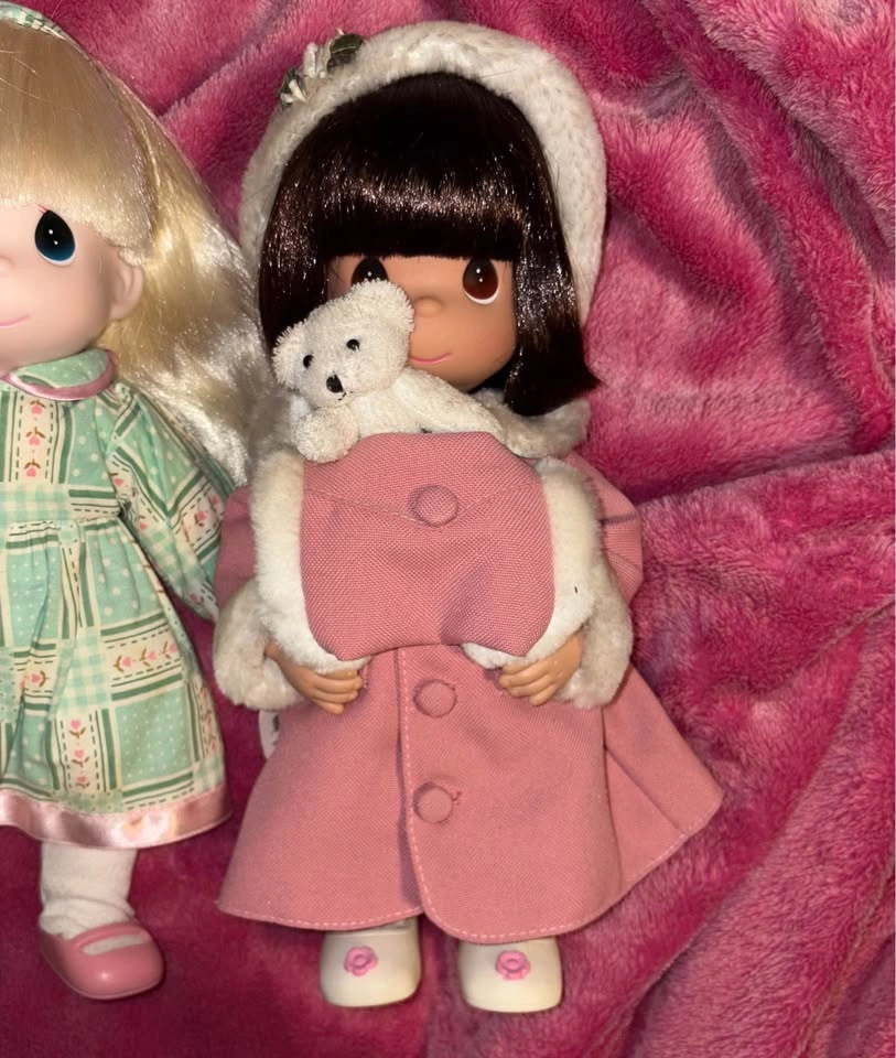 Precious moments dolls - photo 2