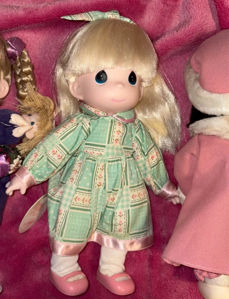 Precious moments dolls - photo 4