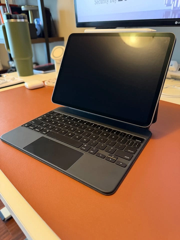 iPad Pro 11 (M1 Chip) - BUNDLE with Magic Keyboard and Pencil - photo 2