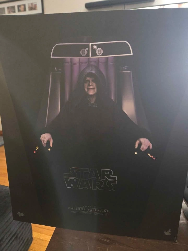 Hot Toys Deluxe Emperor Palpatine with Throne - photo 3