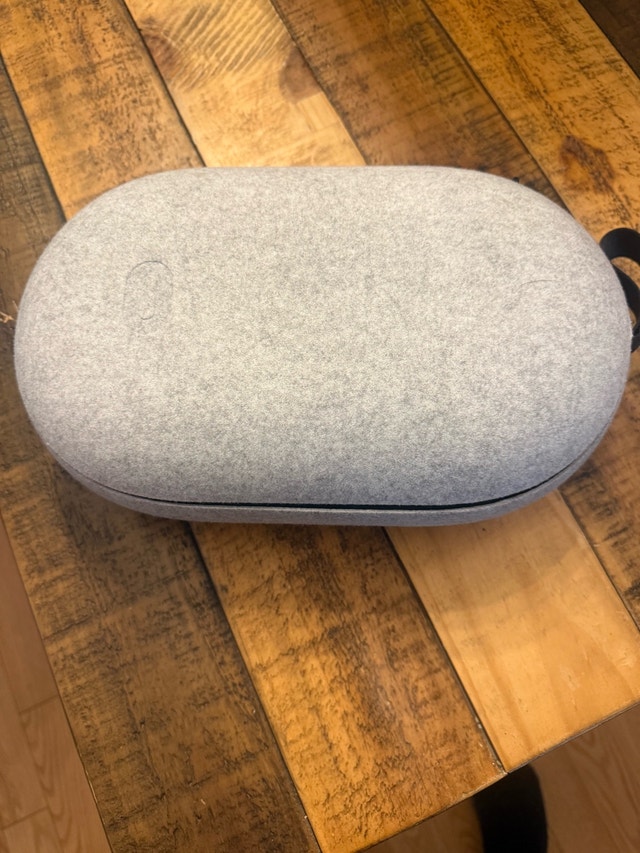 Oculus Quest 2 W/ battery pack & carrying case.