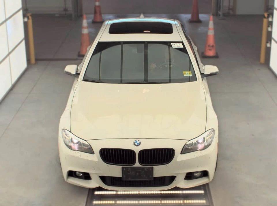 2016 BMW 5 Series 550i xDrive Sedan 4D - photo 2