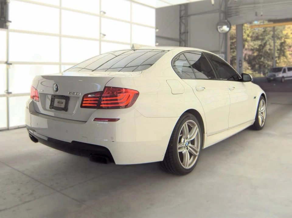2016 BMW 5 Series 550i xDrive Sedan 4D - photo 4