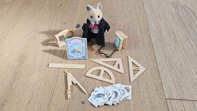 Sylvanian Families Tomy School Master Teacher Cat - photo 2