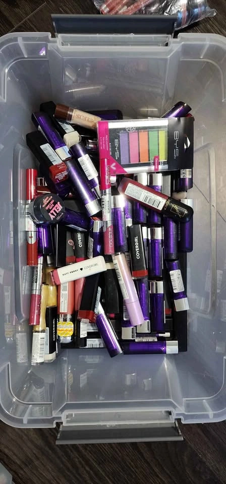 Brand name Cosmetics 100 pieces
