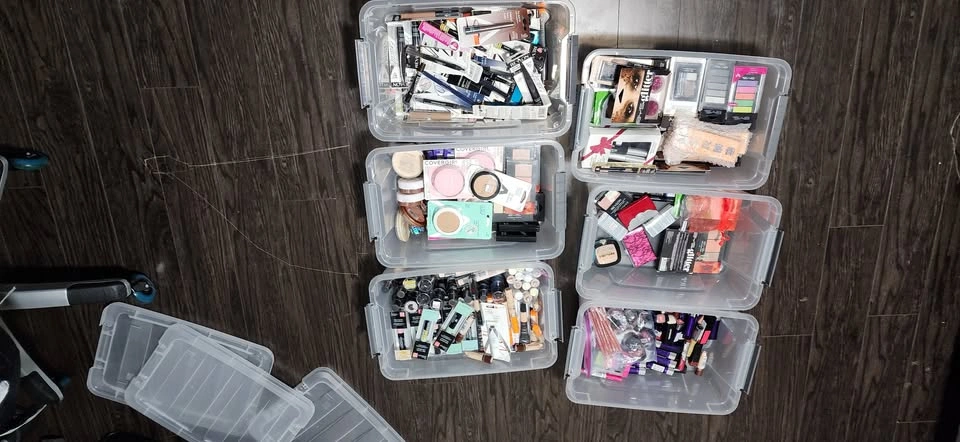 Brand Name Cosmetics 100 Pieces - photo 4
