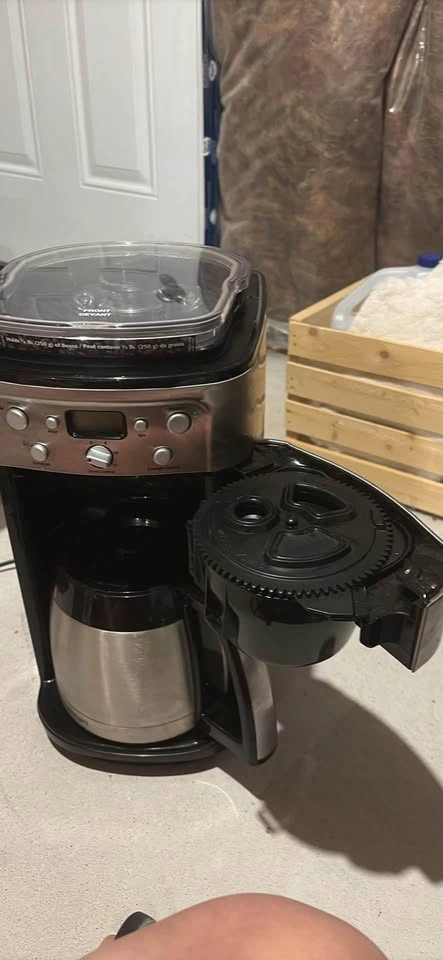 Cuisinart Fully Automatic Burr Grind & Brew Coffee Maker - photo 3