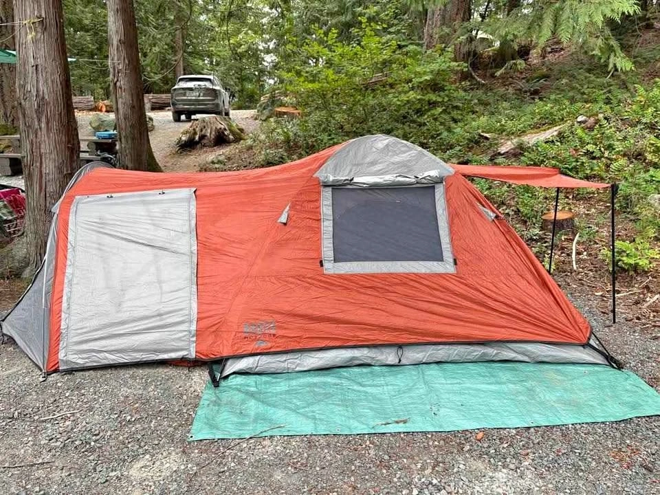 2-Person Camping Tent – Like New