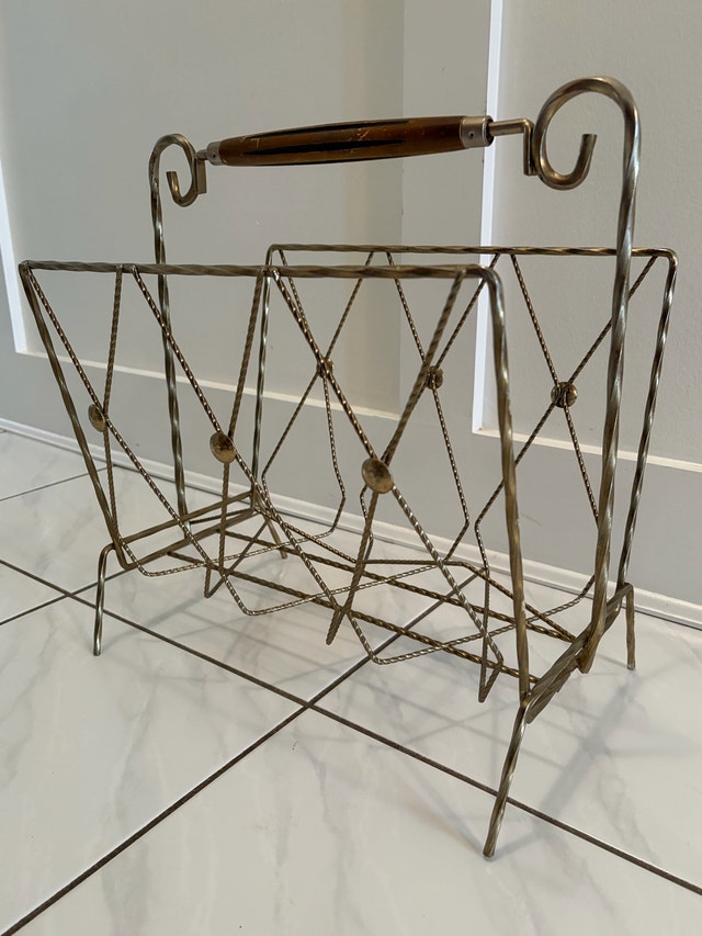 Vintage Mid-Century Modern (MCM) Wire Magazine Rack - photo 2