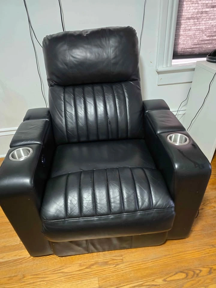 Black leather recliner - photo 2