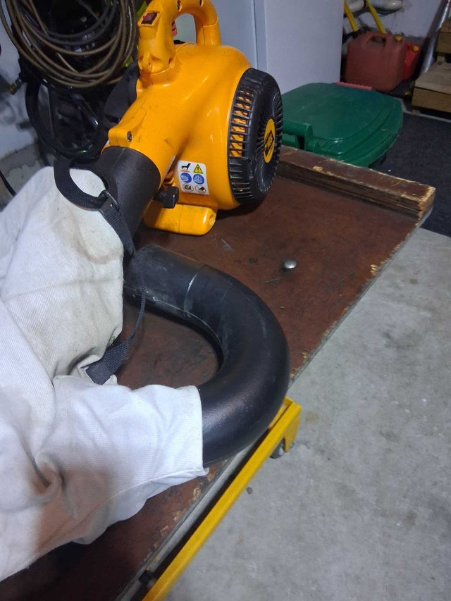 Poulan Pro Leaf Blower - photo 3