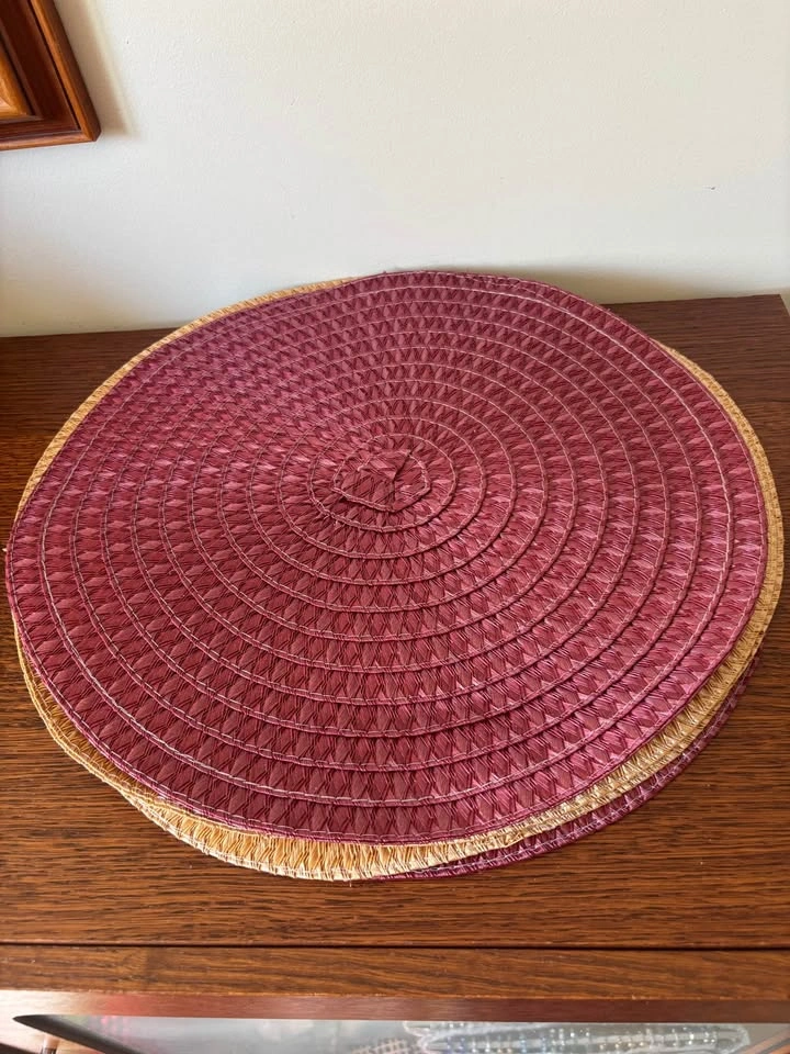 Woven Spiral Round Placemats Natural Tan and Burgundy Set of 6 - photo 3
