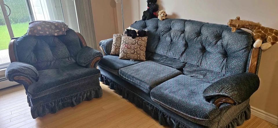 Matching couch & easy chair