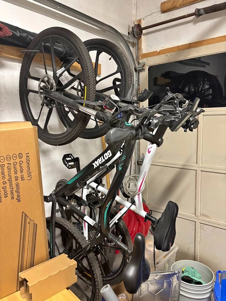 2 e-bikes (E-03)