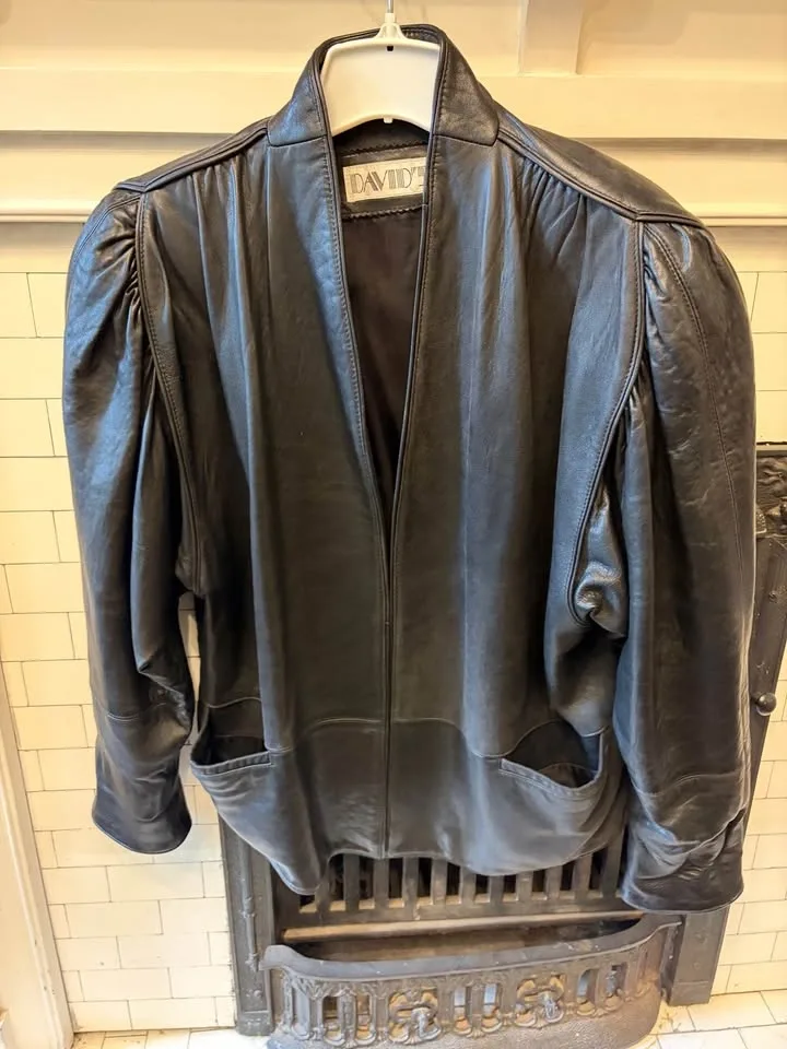 Vintage David’s Black Leather Belted Jacket - Size S/M - photo 2