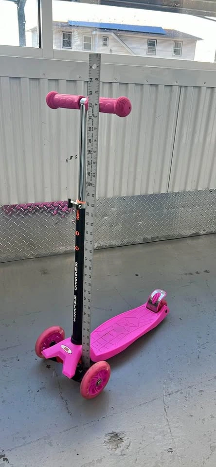 Rugged Racer Girls Pink Light up Scooter