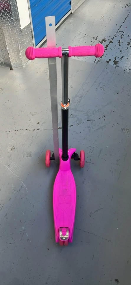 Rugged Racer Girls Pink Light up Scooter - photo 2