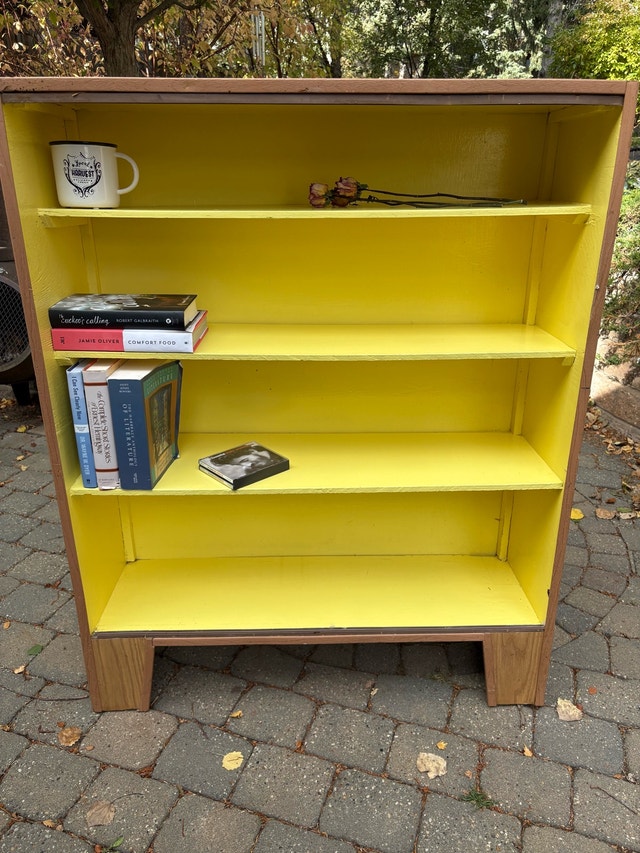 Vintage mid century yellow bookcase / shelving