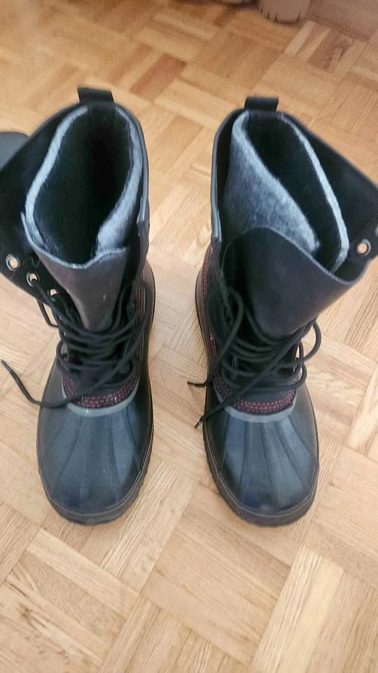 SOREL Waterproof Winter Boots – Men’s Size 11