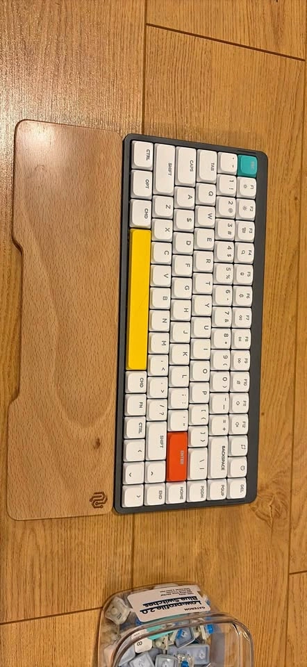 NuPhy Air75 V2 Bundle (Wood Wrist Rest + Extra Switches)