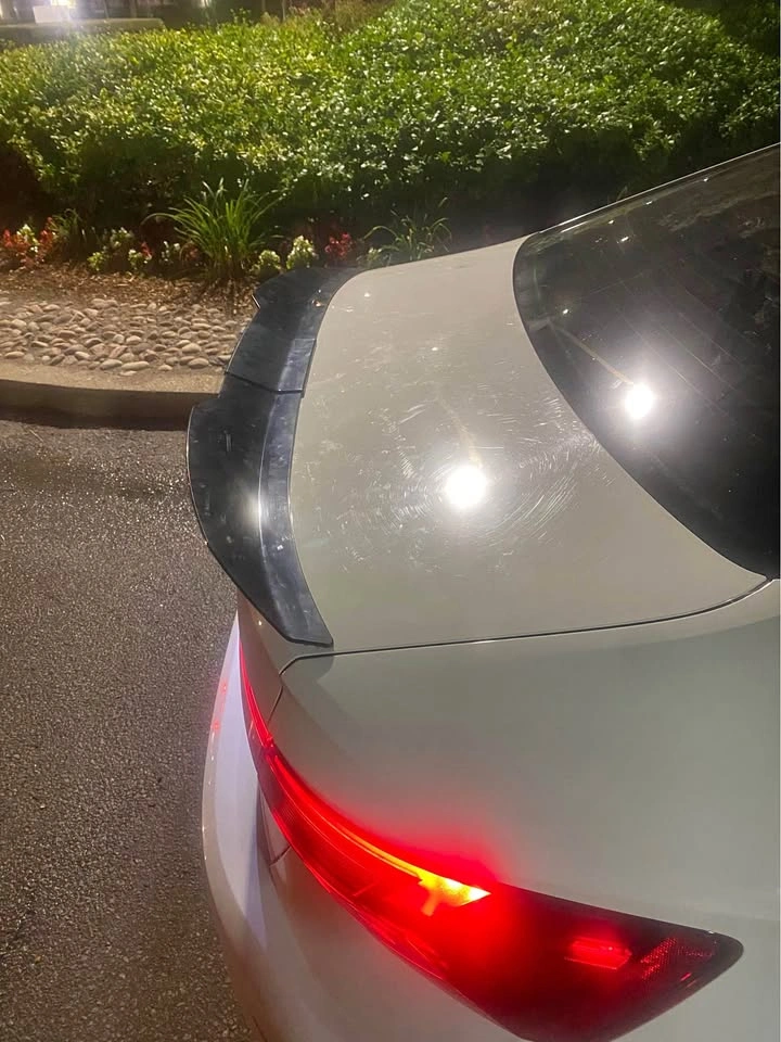 Jetta spoiler black shiny