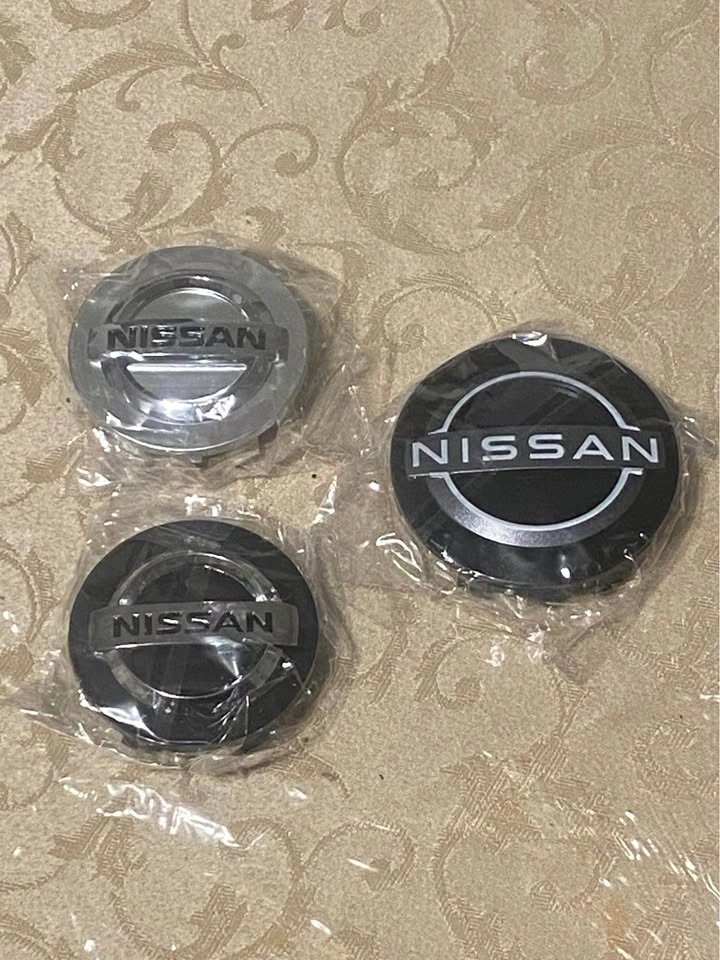 Nissan logo center caps - photo 2