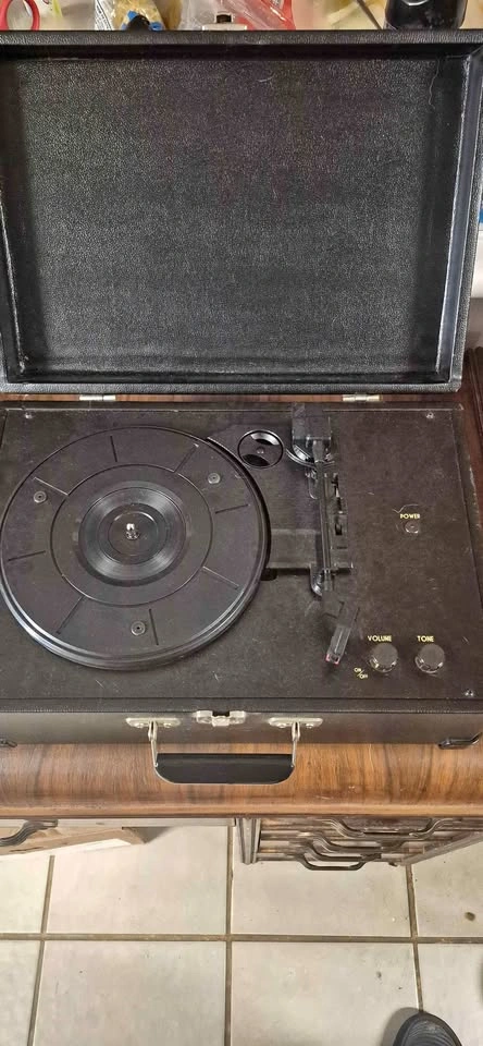 Vinyl portable record player