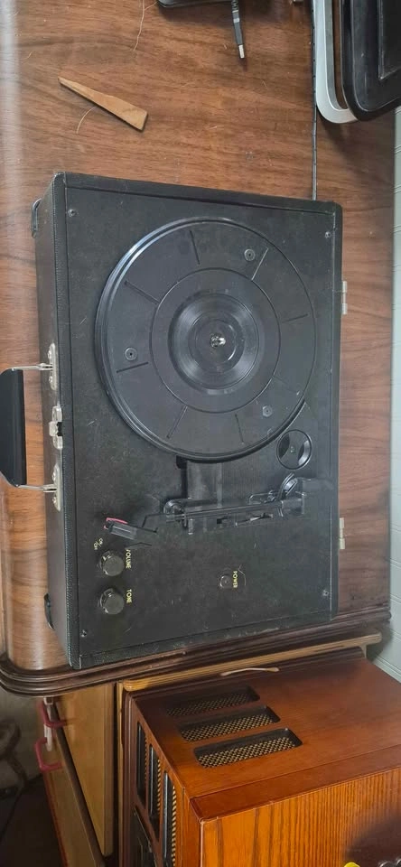 Vinyl portable record player - photo 2