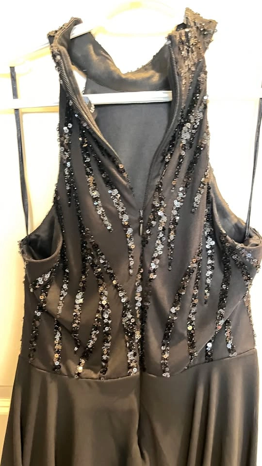 Le Château Sequin Halter Dress Size M - photo 4