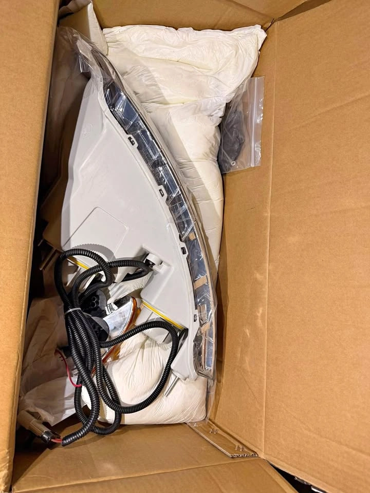 Seassauto Headlight Assembly - International Durastar / Transtar