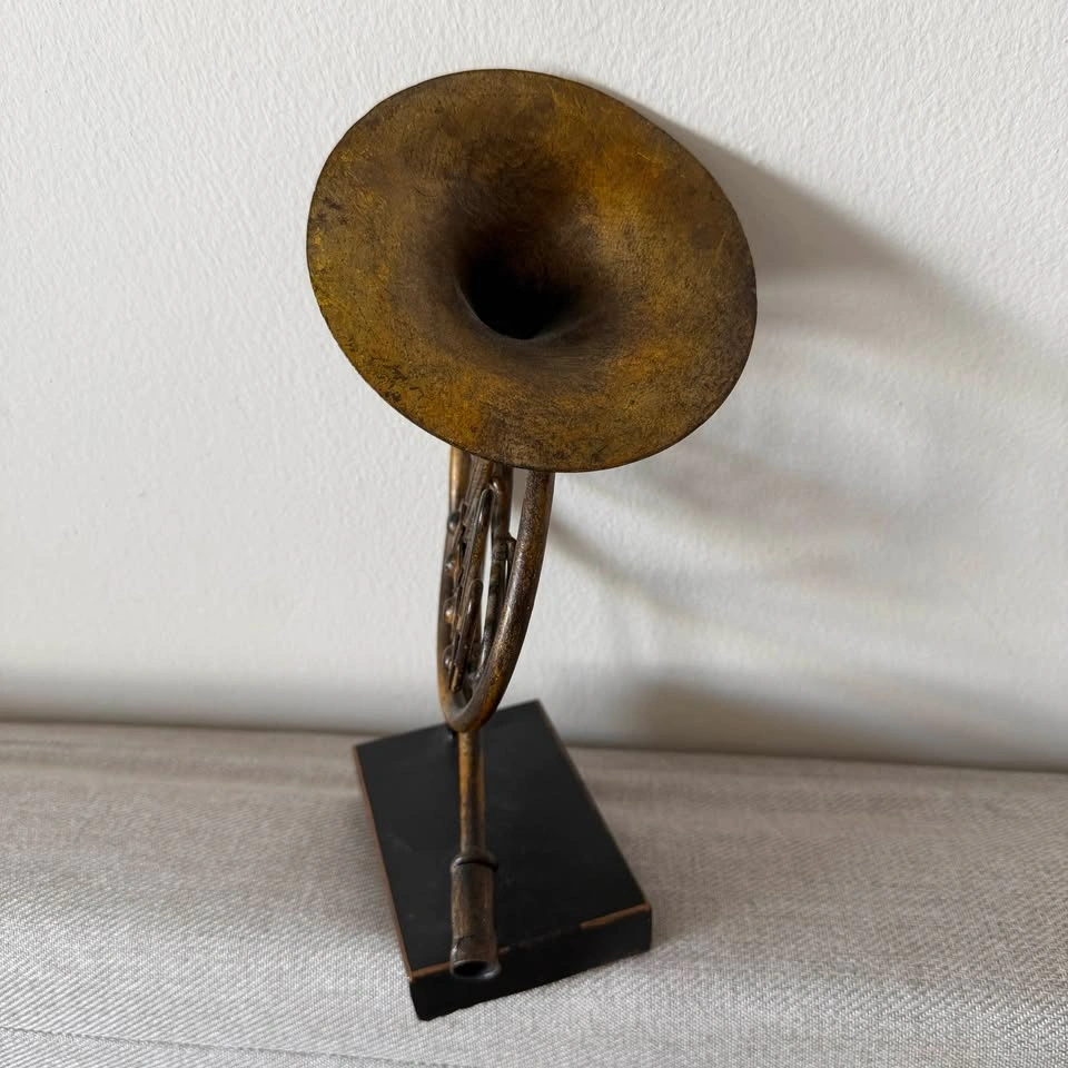 French Horn Metal Sculpture on Stand – Musical Desk & Shelf Deco - photo 3