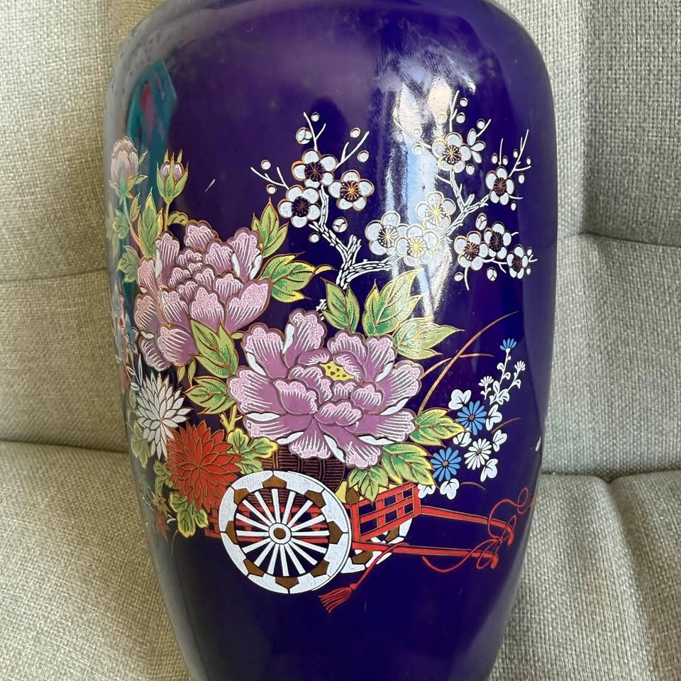 Vintage Japanese Cobalt Blue Porcelain Vase – Floral Cart & Peon - photo 2