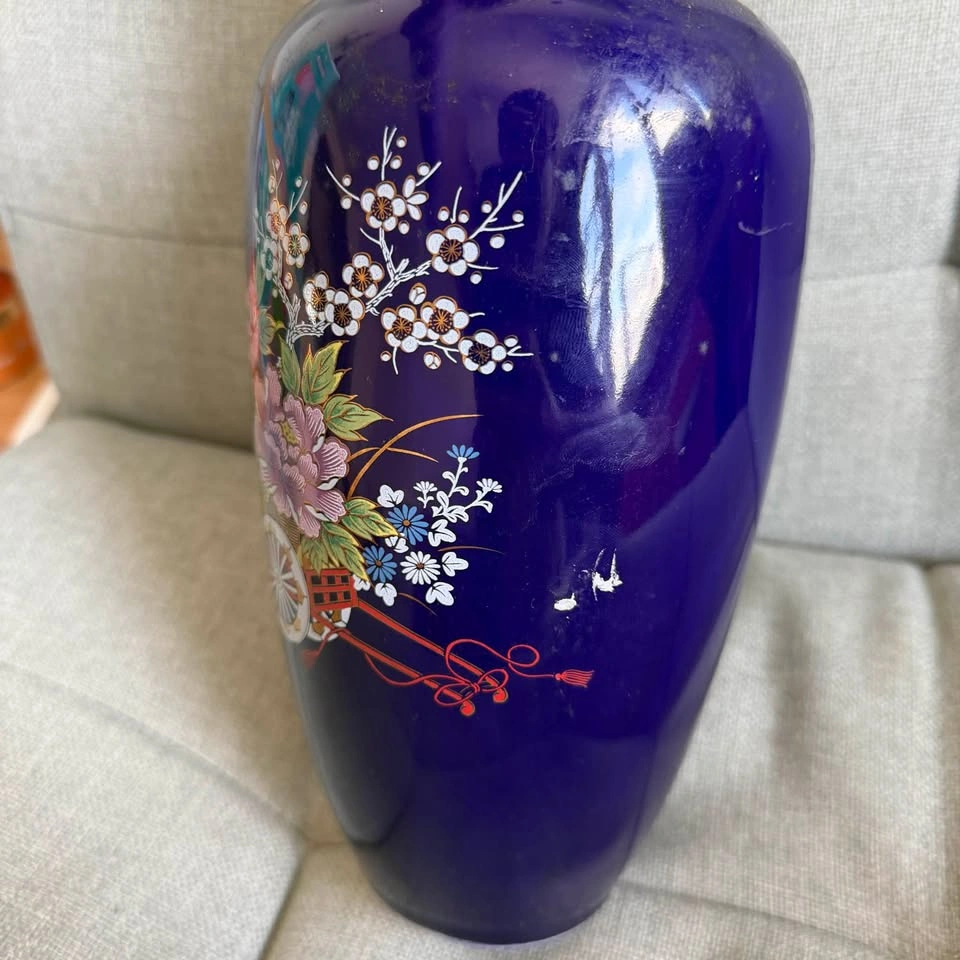 Vintage Japanese Cobalt Blue Porcelain Vase – Floral Cart & Peon - photo 4