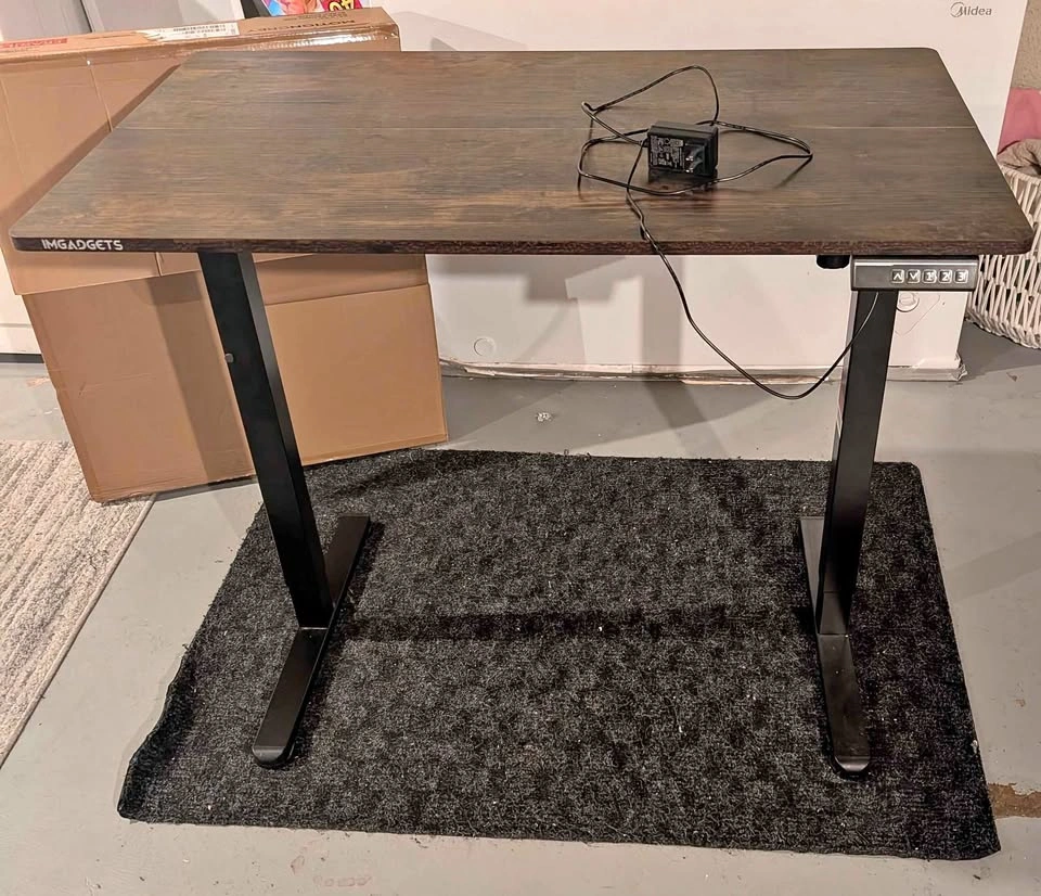 Electric standing desk 40x20 inches height adjustable
