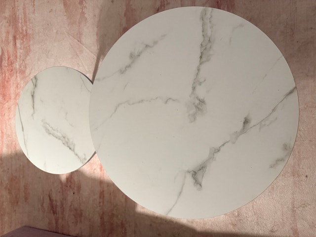 2-Piece Faux Marble Nesting Coffee Tables – White & Gold - photo 4