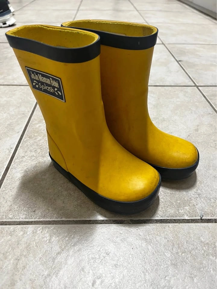 Yellow rain boots/ wellies