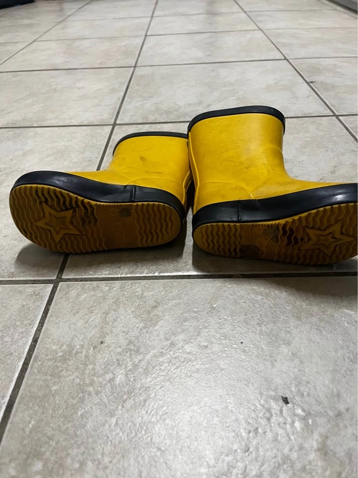 Yellow rain boots/ wellies - photo 3