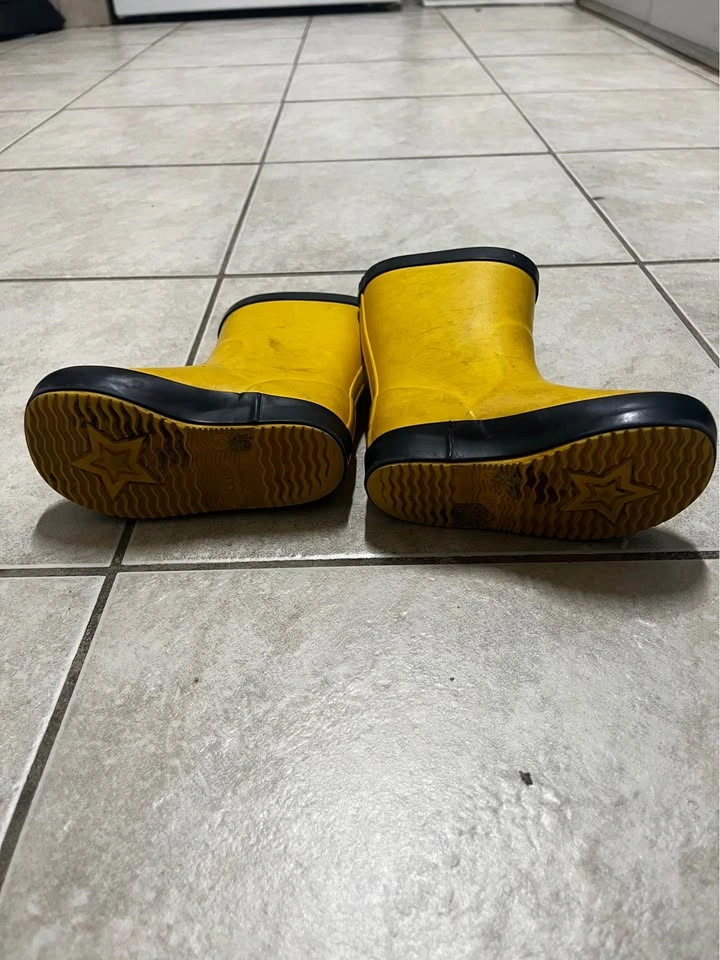 Yellow rain boots/ wellies - photo 4