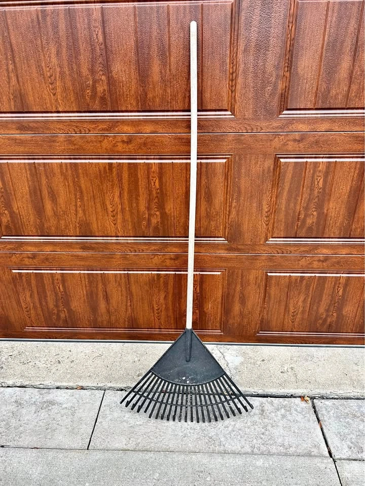 Plastic Leaf Rake with Wooden Handle