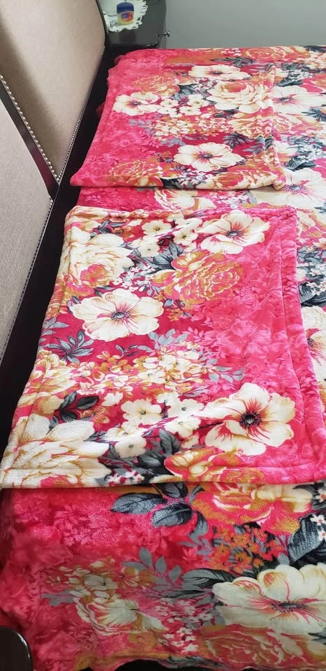 Winter King Size Bed Sheet with Pillows Included - photo 2