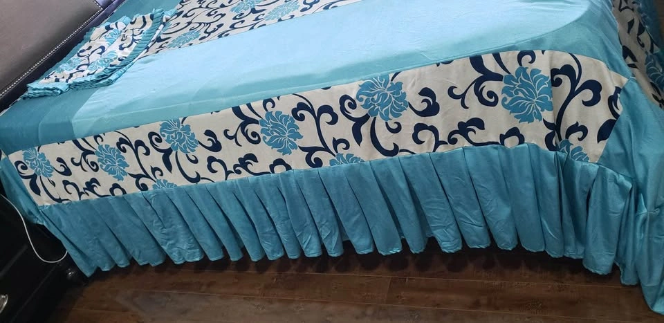 King Size Blue Floral Bedsheet Set with 2 Pillow Cases - photo 2