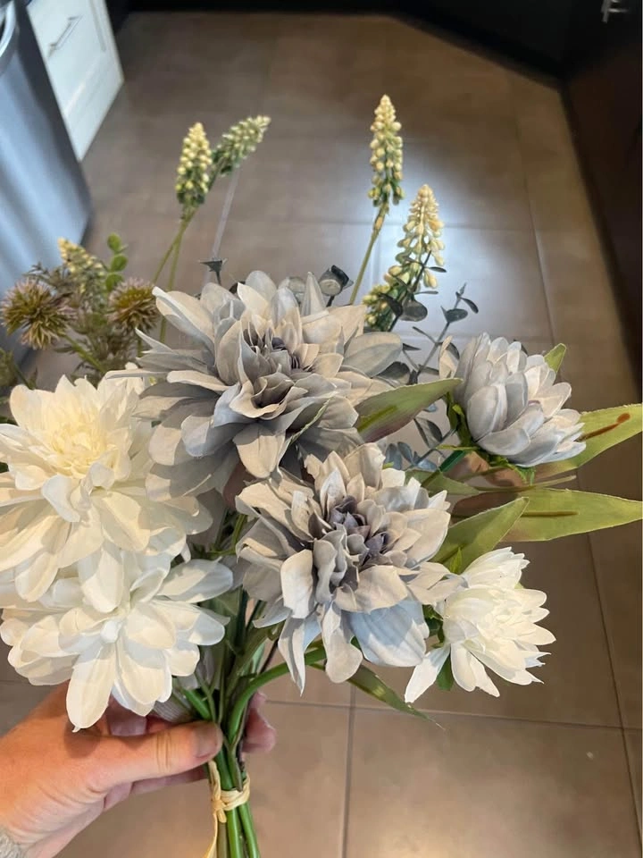 Cute smaller fake flower bouquet - photo 2