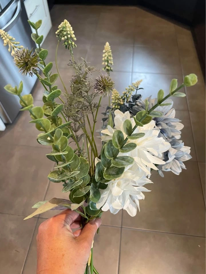 Cute smaller fake flower bouquet - photo 3