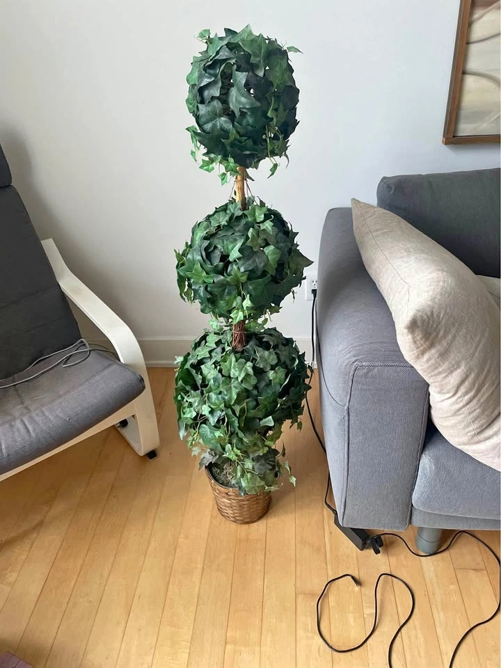 4 ft fake ivy decor in wicker planter