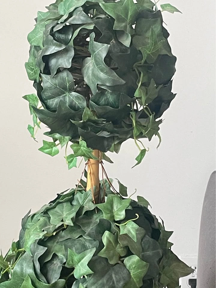 4 ft fake ivy decor in wicker planter - photo 4